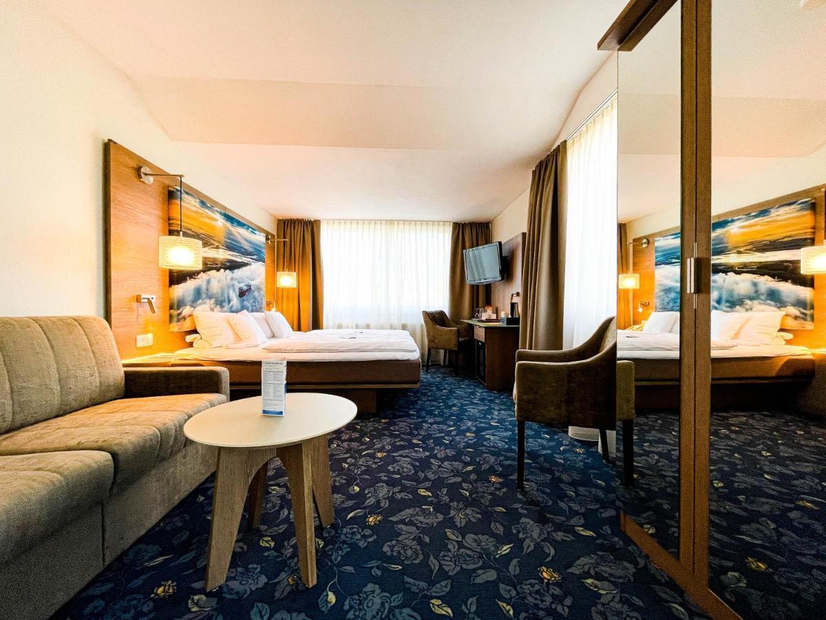 Hotel-Restaurant Vier Linden ชตาเดอ ภายนอก รูปภาพ