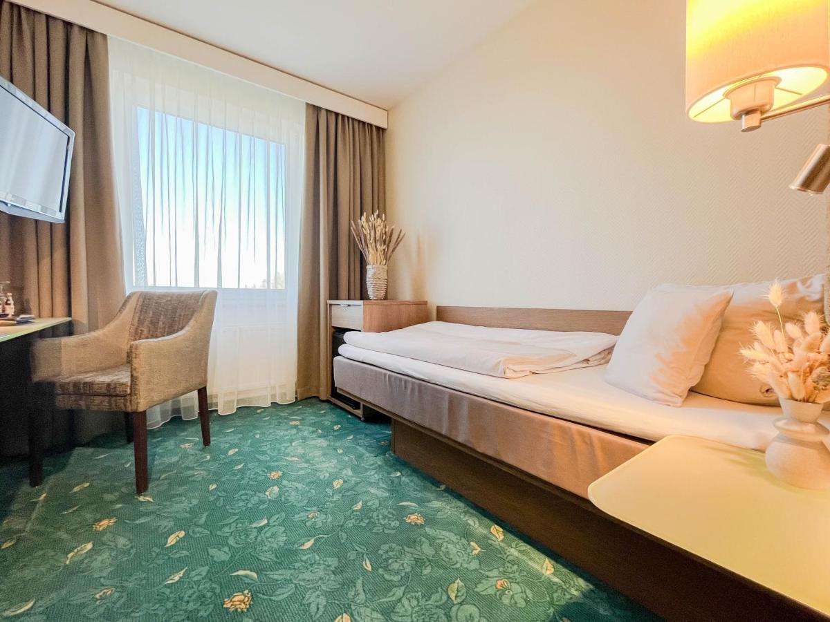 Hotel-Restaurant Vier Linden ชตาเดอ ภายนอก รูปภาพ