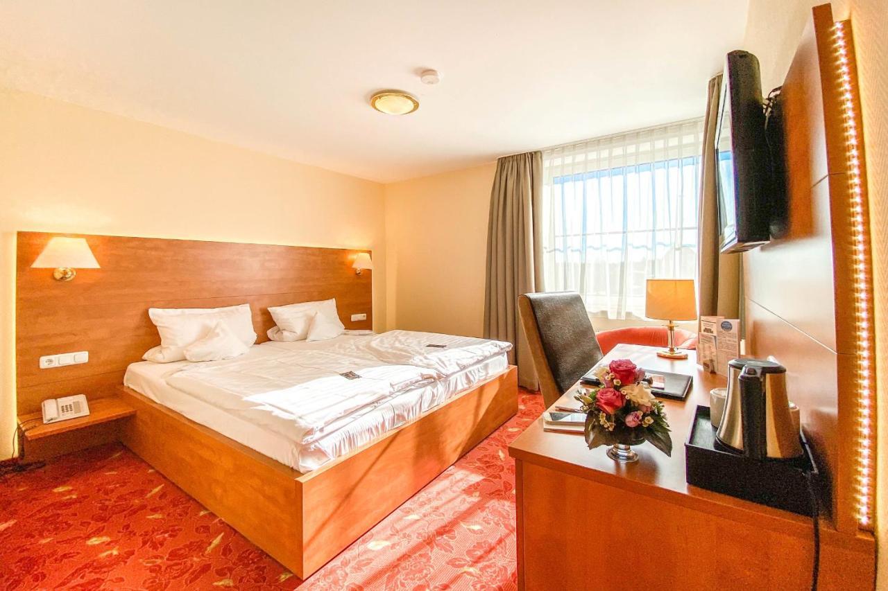 Hotel-Restaurant Vier Linden ชตาเดอ ภายนอก รูปภาพ