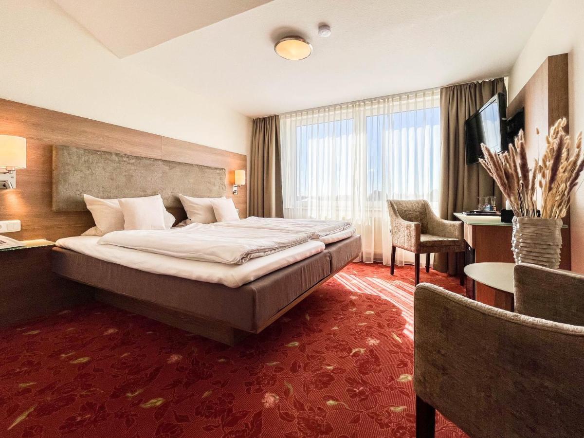 Hotel-Restaurant Vier Linden ชตาเดอ ภายนอก รูปภาพ