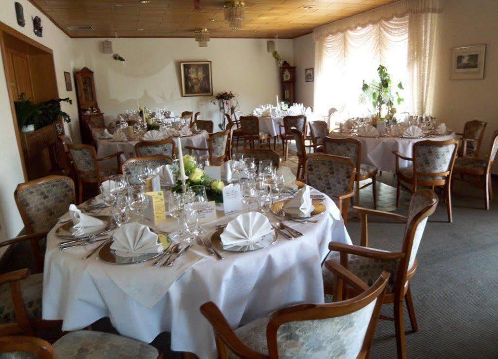 Hotel-Restaurant Vier Linden ชตาเดอ ภายนอก รูปภาพ