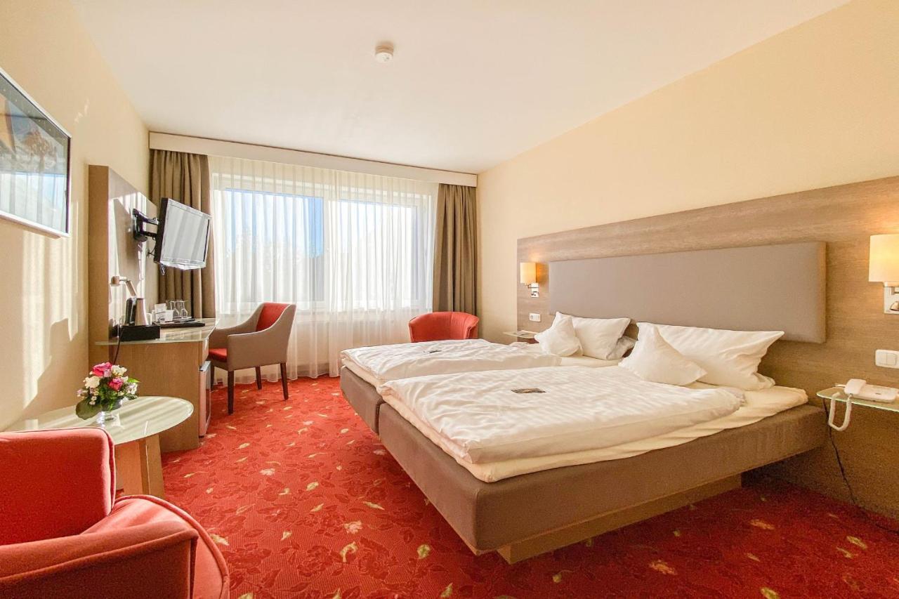 Hotel-Restaurant Vier Linden ชตาเดอ ภายนอก รูปภาพ