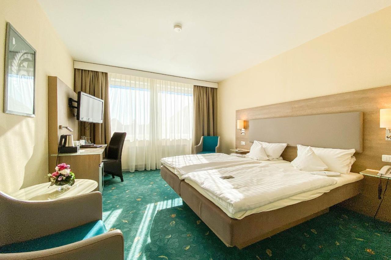 Hotel-Restaurant Vier Linden ชตาเดอ ภายนอก รูปภาพ